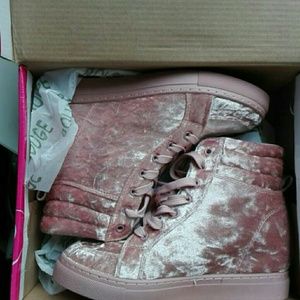 Sneakers high with platform